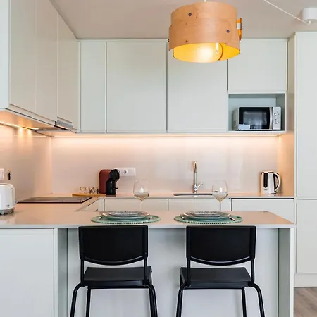 Apartament 1bdr Modern With Pool By Lovelystay *