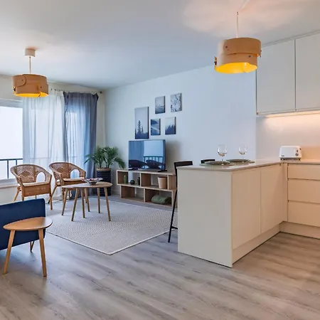 Apartament 1bdr Modern With Pool By Lovelystay *